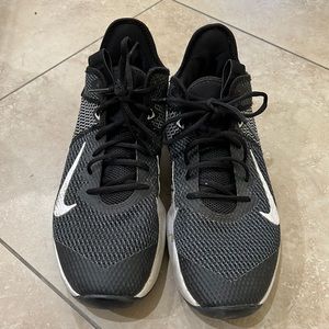 Nike gray/black sneakers